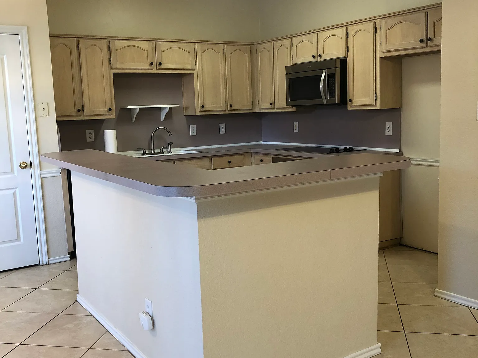 945 Winterstone Dr — Photo 4