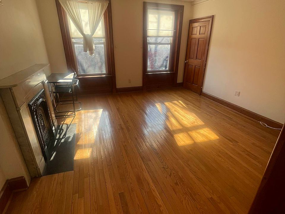 1st image of 137 Gates Ave #2