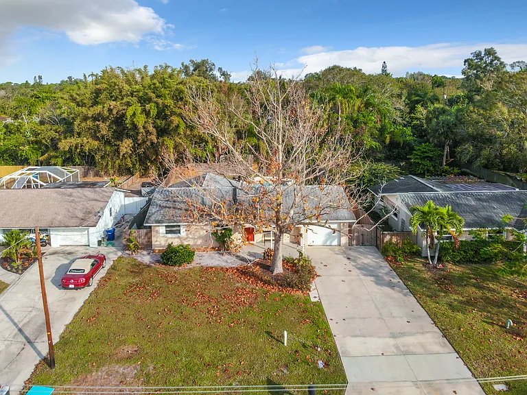 2437 Arapaho St — Photo 7