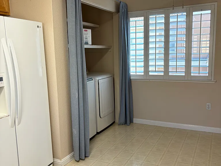 1690 Civic Center Dr — Photo 7