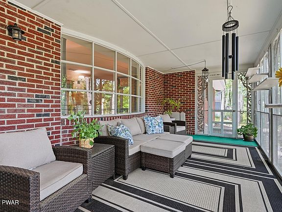 3rd image of 120 Water View Dr