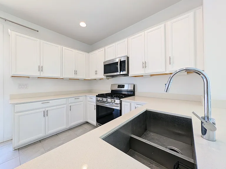 9509 W Sells Dr — Photo 9