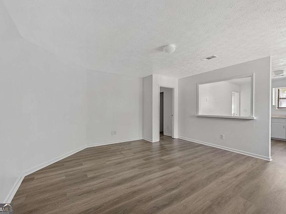 4th image of 233 Tanglewood Dr #B