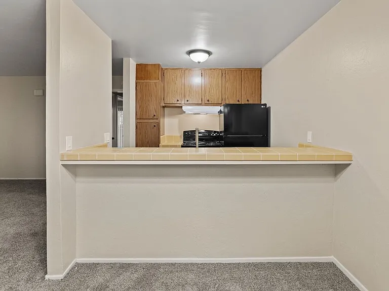 Park Plaza Apartments — Photo 12
