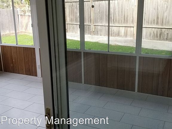 4th image of 1018 N Lucas Dr
