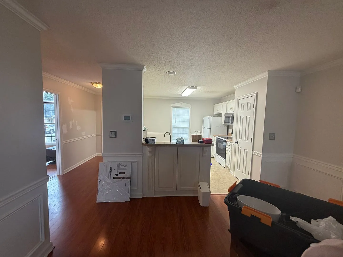 Large 2 Bedroom,2 Bath with fenced yard — Photo 4