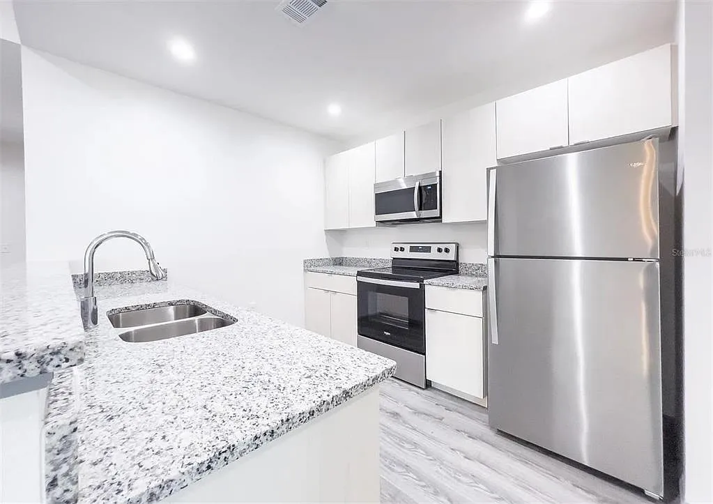 2 bed, 2.0 bath, 1600 sqft, $1,595 — Photo 4