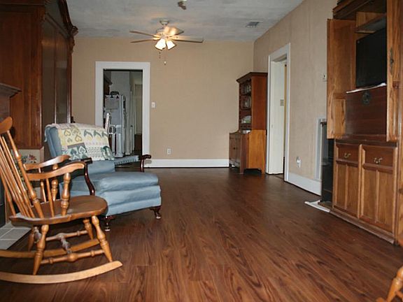 pretty floors, freshly painted