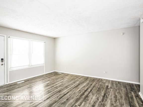 3rd image of 8426 E 36th Pl