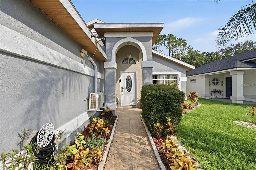 4 bed, 2.0 bath, 1783 sqft, $3,250 — Photo 2