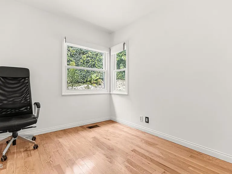 3323 Reta St — Photo 13