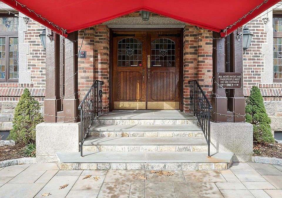 1st image of 143 Garth Rd APT 6R