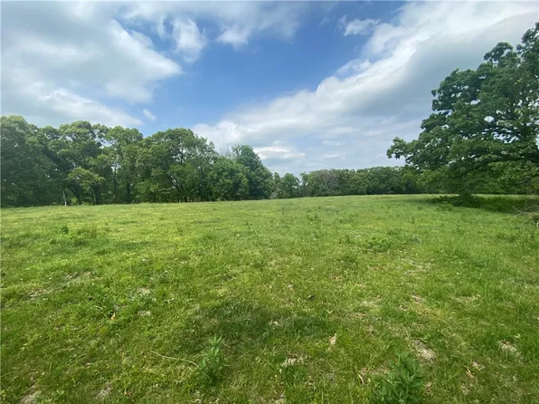 Bieker Rd, Anderson, MO 64831