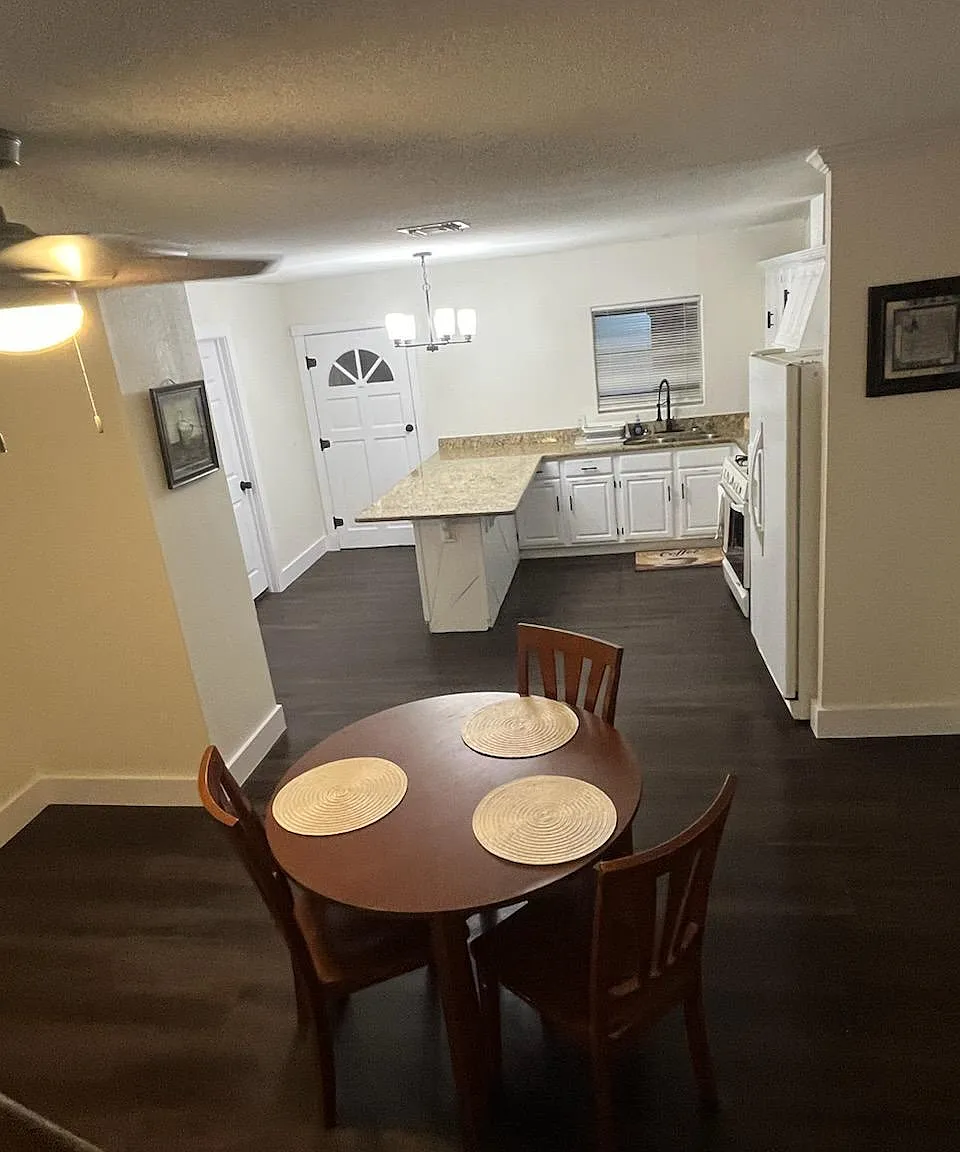 4 bed, 2.0 bath, 2000 sqft, $866 — Photo 2
