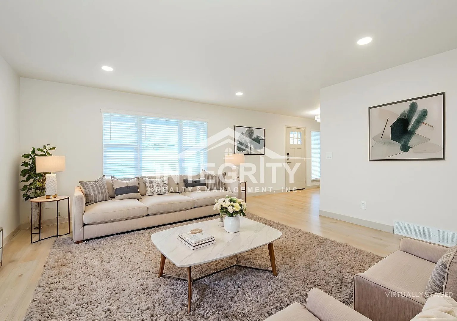 4 Bed/2.5 Baths, 1741 Sqft - 6475 W Kingsley Ave — Photo 3
