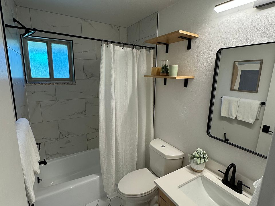 2nd image of 1766 Garfield Ave #101