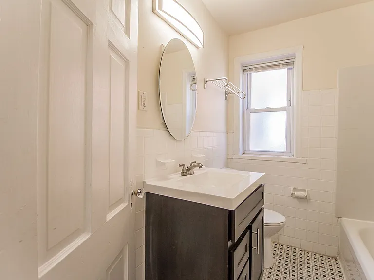 (204) 7339 Dartmouth Ave — Photo 16