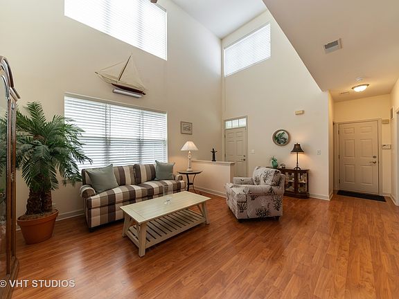 5th image of 324 Fairmont Ct