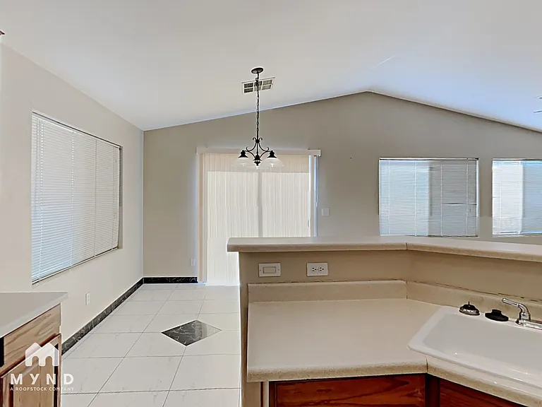 6375 Strongbow Dr — Photo 16