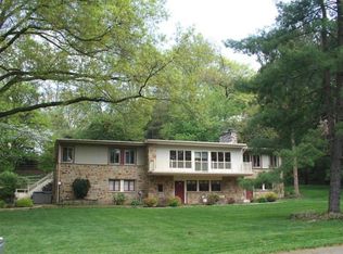 1295 Meadowbrook Rd, Lancaster, PA 17603