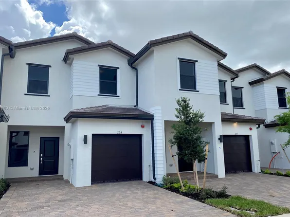 253 SW 159th Ct, Pembroke Pines, FL 33027