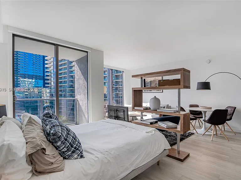31 SE 6th St #2205 — Photo 3
