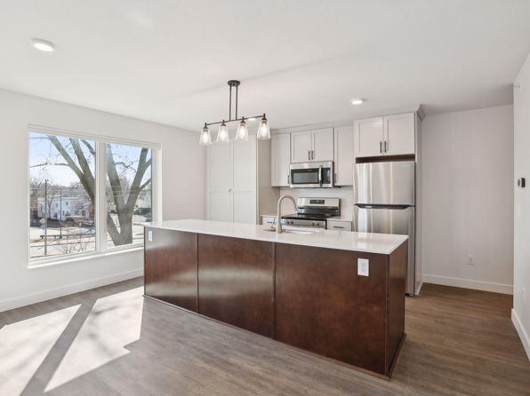 633 Van Buren St NE #405