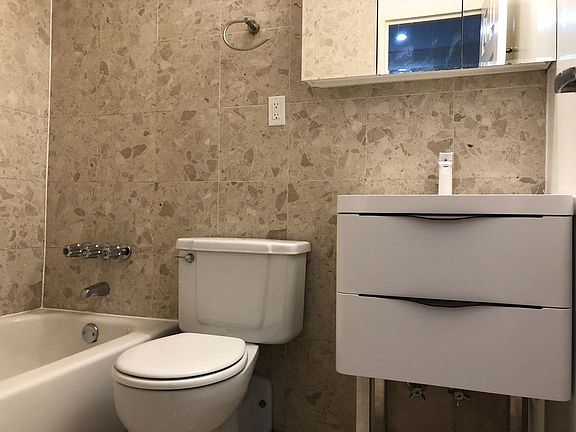 4th image of 304 W 92nd St APT 5N