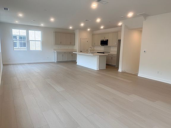 4th image of 2713 Faye Dr