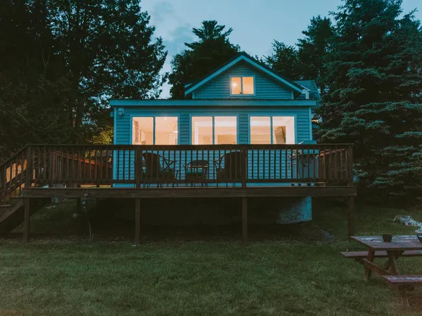 11 Keyes Landing Ln, Winthrop, ME 04364