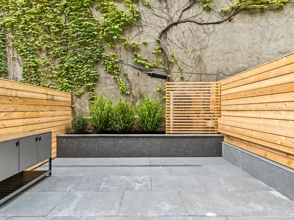 744 Park Place image 10 of 14