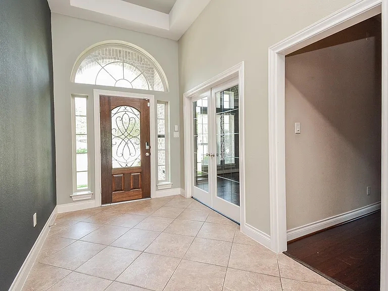 28803 Davenport Dr — Photo 3