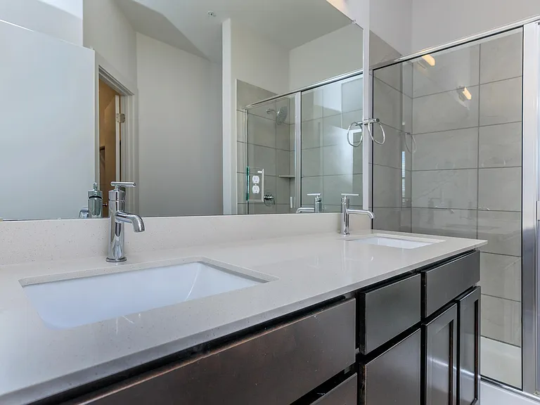 433 Ll — Photo 10
