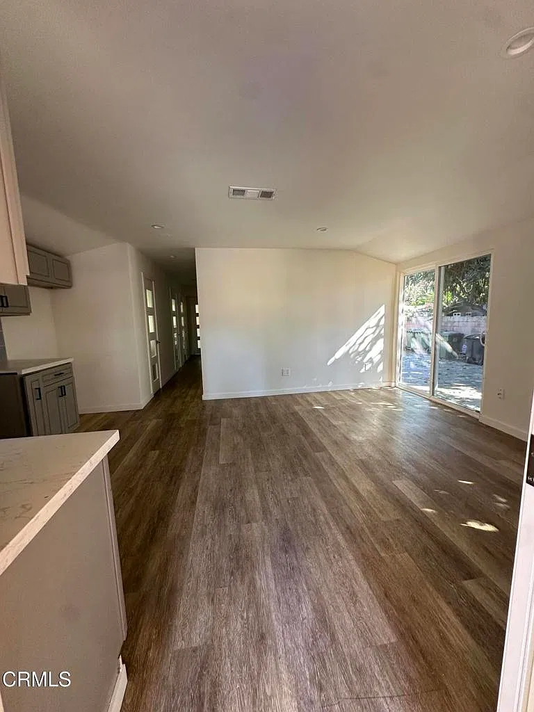 3 bed, 2.5 bath, 820 sqft, $3,050 — Photo 1