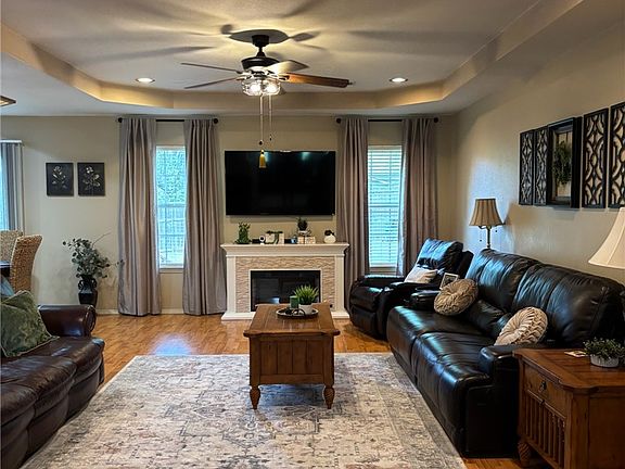 5th image of 10 Fairbrook Ln