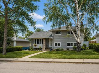 3816 W Brighton Dr NW, Calgary, AB T2L1G8