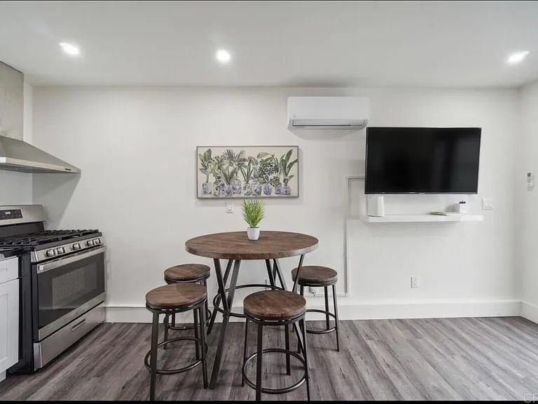 2032 Kearney Ave — Photo 8