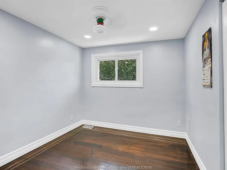 3964 Whitney Ave — Photo 20