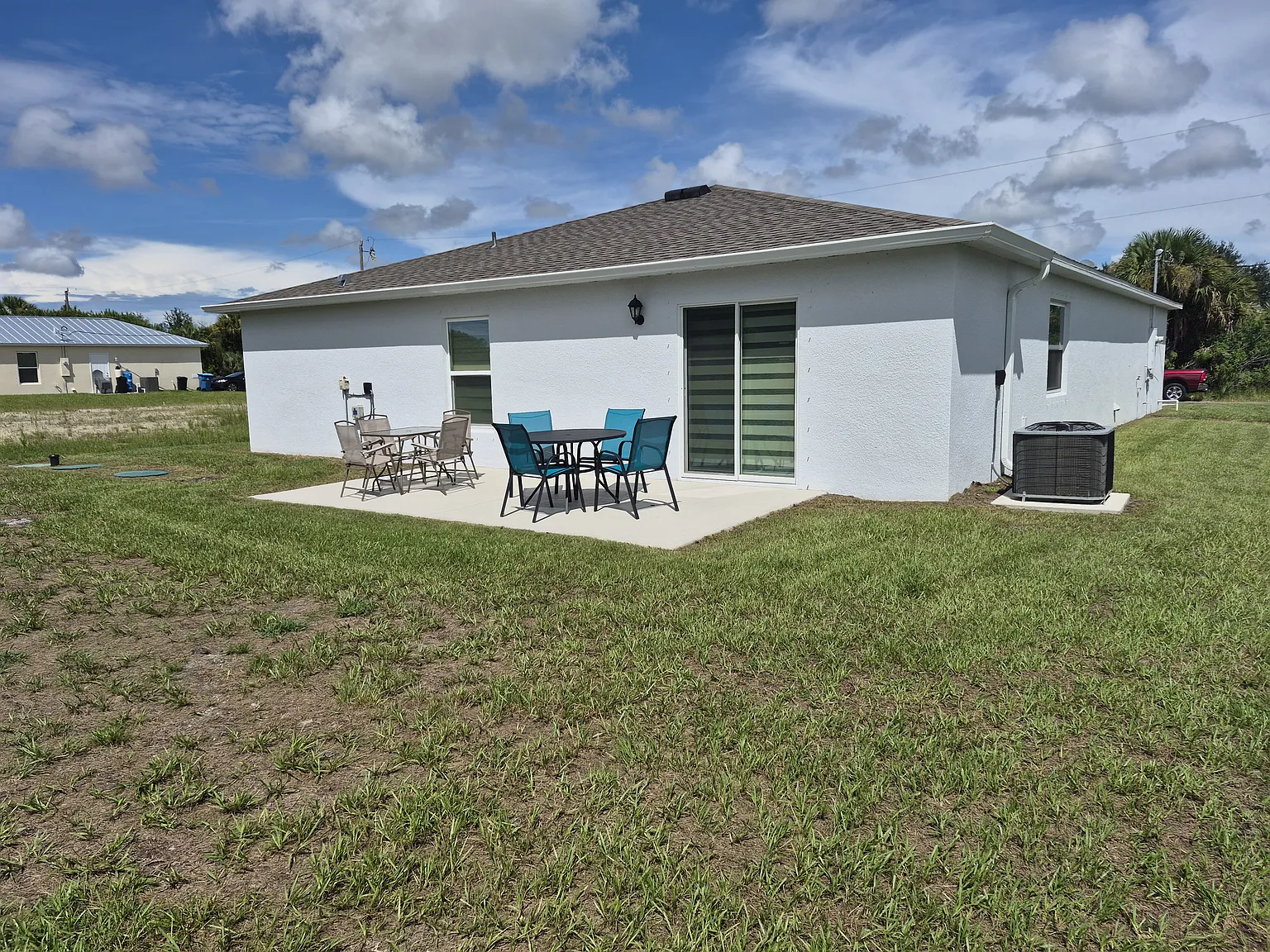 4 bed, 1876 sqft, $2,218 — Photo 2