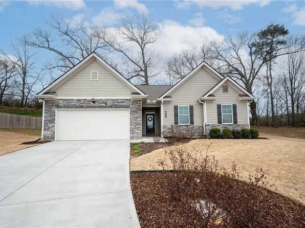 524 McGinnis Cir, Calhoun, GA 30701