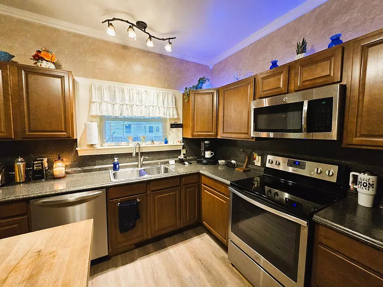 205 W Green St — Photo 10