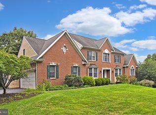 2 Whitefield Dr, Lafayette Hill, PA 19444