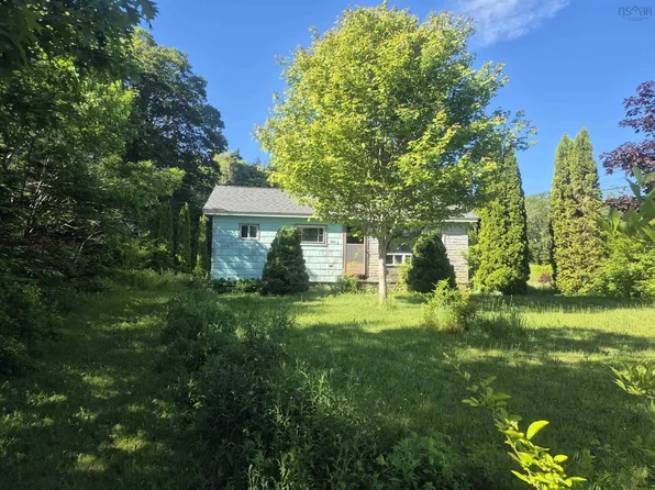 816 Central Port Mouton Rd, Queens, NS B0T 1T0
