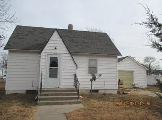 400 Park St, Quinter, KS 67752