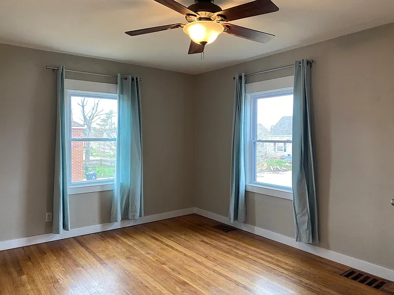 3817 B Ave NE — Photo 4