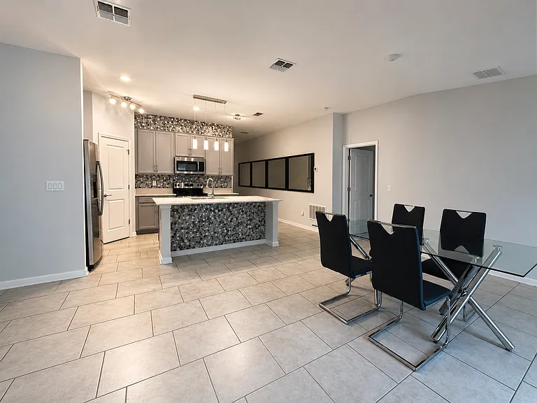 216 Pershing St — Photo 6
