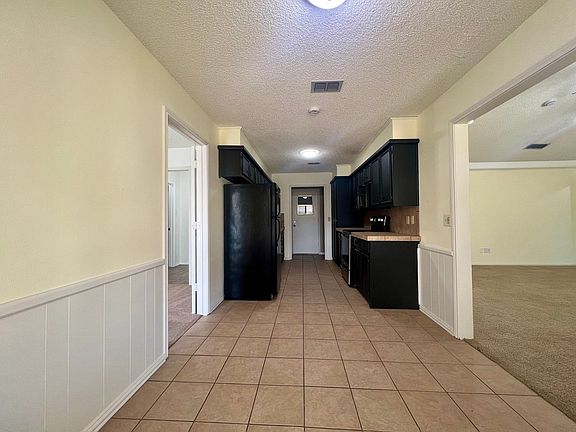 5th image of 5717 89th St