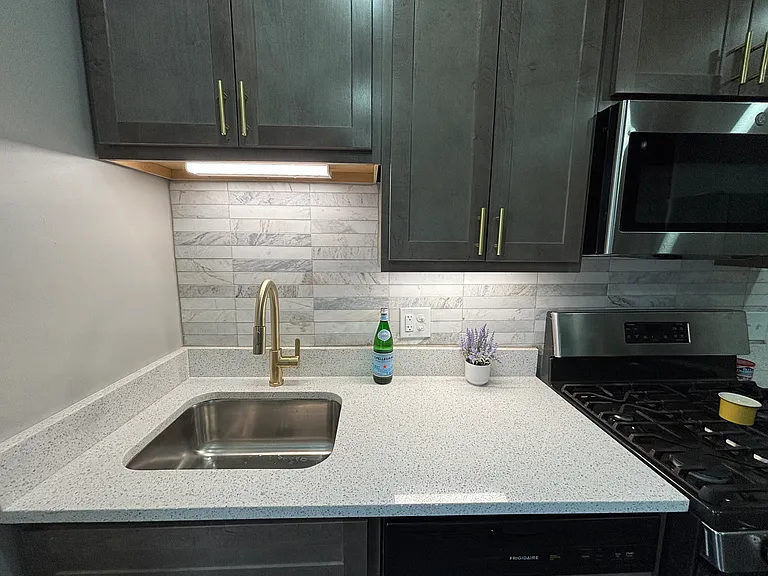 3954 Miami St #2W — Photo 8