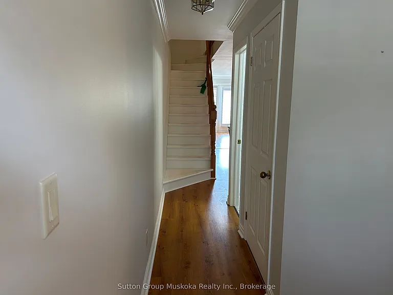 44 King William St #3 — Photo 2