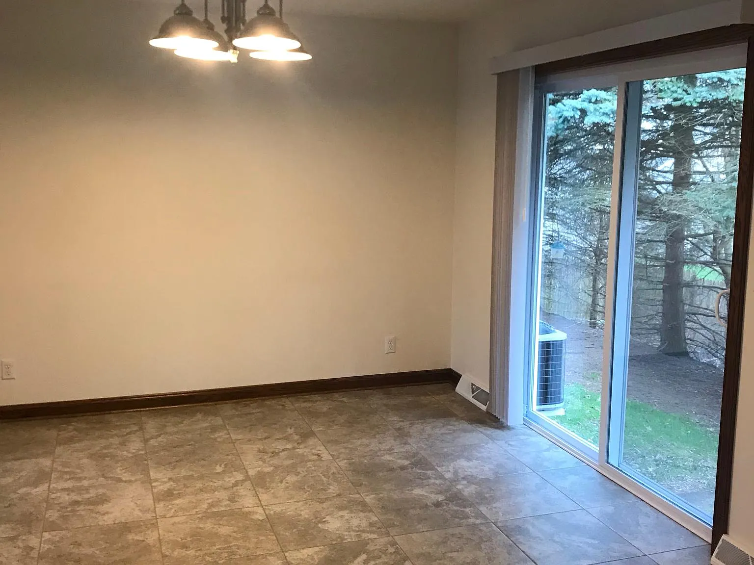1472 Nicholson St — Photo 3